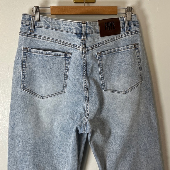 FRYE High Rise Light Denim Vintage Style Straight Leg Mom Jeans Sz 10 - Picture 15 of 16